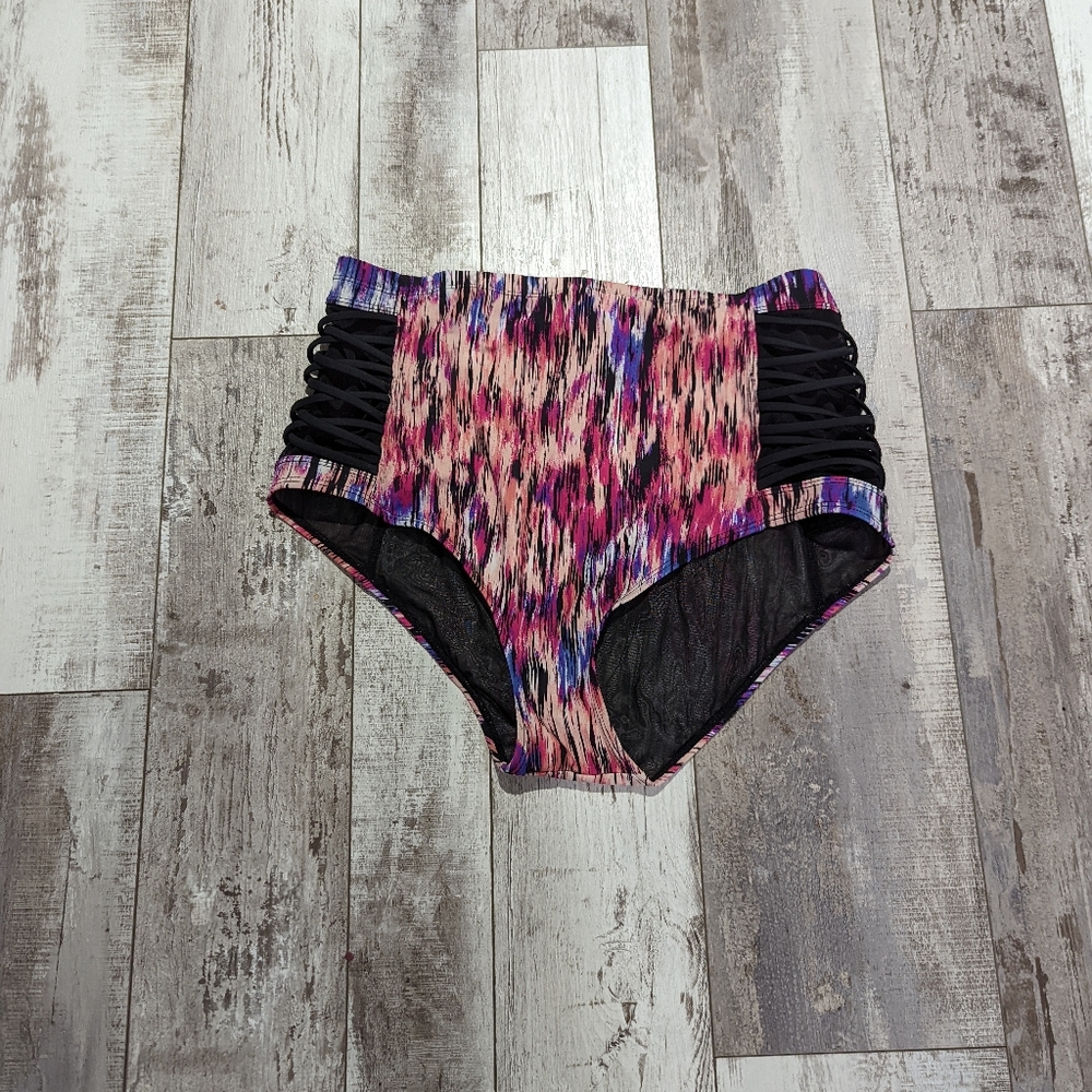 Torrid bikini bottoms crisscross mesh‎ size1